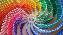 12.000 Dominos zu einer Spirale zusammengestellt 12 000 dominos zu einer spirale