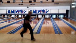 12 bowling strikes in 869 sekund