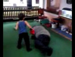 5 jähriger schlägt Vater kaputt 5 jaehriger schlaegt vater kaput