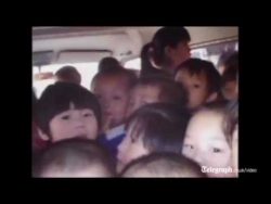 60 schueler in minibus in china