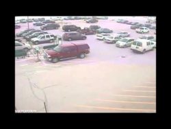 92jähriger rammt 9 Autos auf einem Parkplatz 92jaehriger rammt 9 autos auf ei