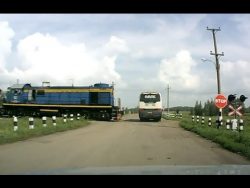 achtung da kommt ein zug gefahre