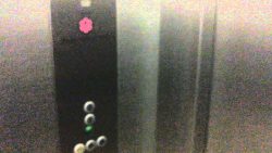 Aufzug bleibt stecken im Hotel aufzug bleibt stecken im hotel