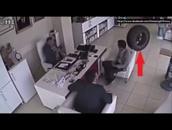 auto verliert reifen und dieser