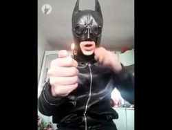 batmann frisst feuerzeug