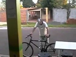 besoffener versucht mit fahrrad