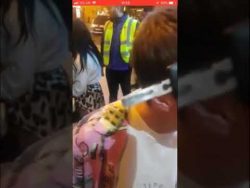 betrunkener haelt schluessel fue