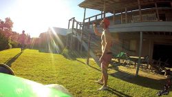 Bierflasche mit Frisbee gegenseitig öffnen bierflasche mit frisbee gegensei