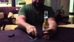 Bierflaschen ohne Hände trinken bierflaschen ohne haende trinken