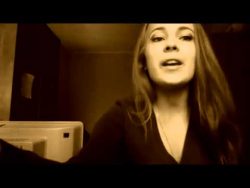 Bruder hilft Schwester beim singen bruder hilft schwester beim sing