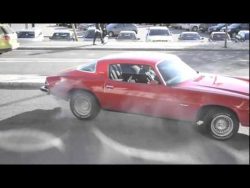 Camaro Burnout führt zu Unfall camaro burnout fuehrt zu unfall