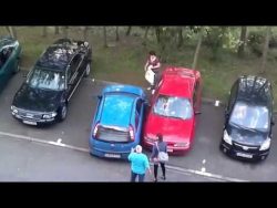 corsa fahrer versagt beim einpar
