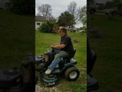 den rasenmaeher aufladen auf den