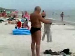 der mann ist doch total betrunke