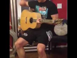 Der Stuhl gibt nach und der Hintern schmerzt sehr der stuhl gibt nach und der hint