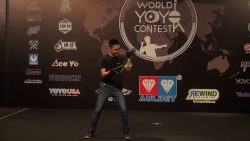 Der Weltmeister im Jo-Jo-Spielen der weltmeister im jo jo spielen