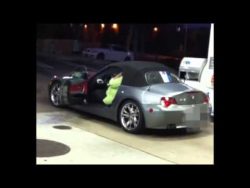 Dicke Frau brauch 30 Sekunden zum Aussteigen aus dem Auto dicke frau brauch 30 sekunden zu