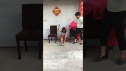 Die nasse Frau in der Schüssel die nasse frau in der schuessel