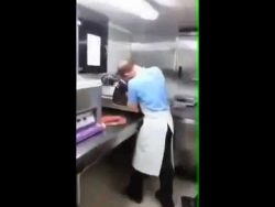 dieser mann ist echt leicht zu e