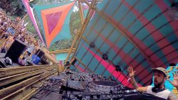 DJ Pult wird bei der Party umgerissen dj pult wird bei der party umger