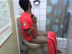 dumme leute gehen kacken