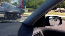 ein duesenjaeger auf der autbahn