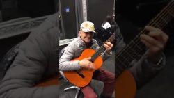 Ein glorreicher Halunke auf der Gitarre ein glorreicher halunke auf der