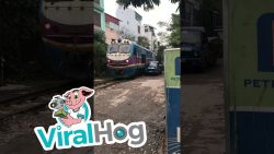 Eindeutig ungünstig geparkt an der Bahnschiene eindeutig unguenstig geparkt an