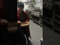 Einen ganzen Zimtlöffel Essen einen ganzen zimtloeffel essen