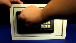 einen safe oeffnen ohne code und