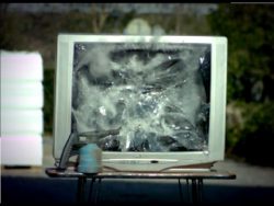 explosion eines antiken fernsehe