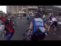 Extremer Sturm bei einem Radrennen extremer sturm bei einem radrenn