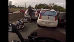 fahrer pruegeln sich auf der str