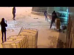 fahrzeug faehrt durch den flugha