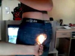 feuer am hintern haben