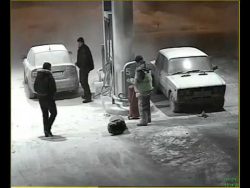 feuerzeug versus spinne an tanke