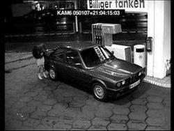 frau beim tanken frauen und schl