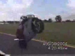 frau ungewollt abwerfen vom moto