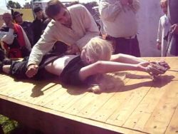 Freiwillig Folter lassen in Wacken freiwillig folter lassen in wack