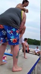 Freundin vom Boot werfen wollen freundin vom boot werfen wollen