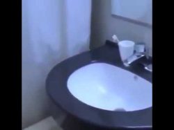 Frosch unter der Dusche frosch unter der dusche