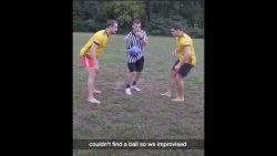 fussball mit einer bowlingkugel