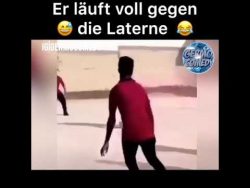 Fußballer küsst ungewollt Laterne fussballer kuesst ungewollt late