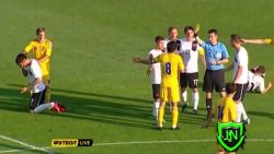 Fußballspieler und Schiedsrichter - Verrückteste Reaktionen fussballspieler und schiedsricht