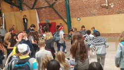 Gemeinsam Luftpolsterfolie knallen lassen gemeinsam luftpolsterfolie knall