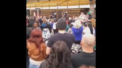 Gib mir noch mehr Ohrfeigen gib mir noch mehr ohrfeigen