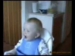 herzhaftes baby lachen