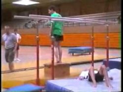 hodenquetscher der urschrei des