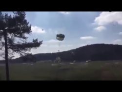 humvees im freien fall bei einer