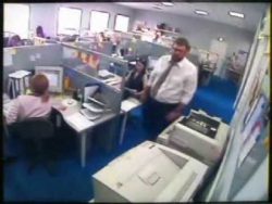 Im Büro - Mann rastet völlig aus im buero mann rastet voellig aus